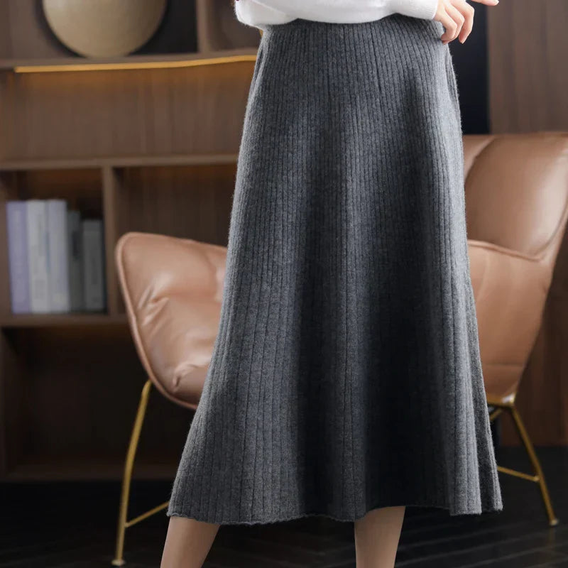 Pleated Skirt in Pure Wool for Women