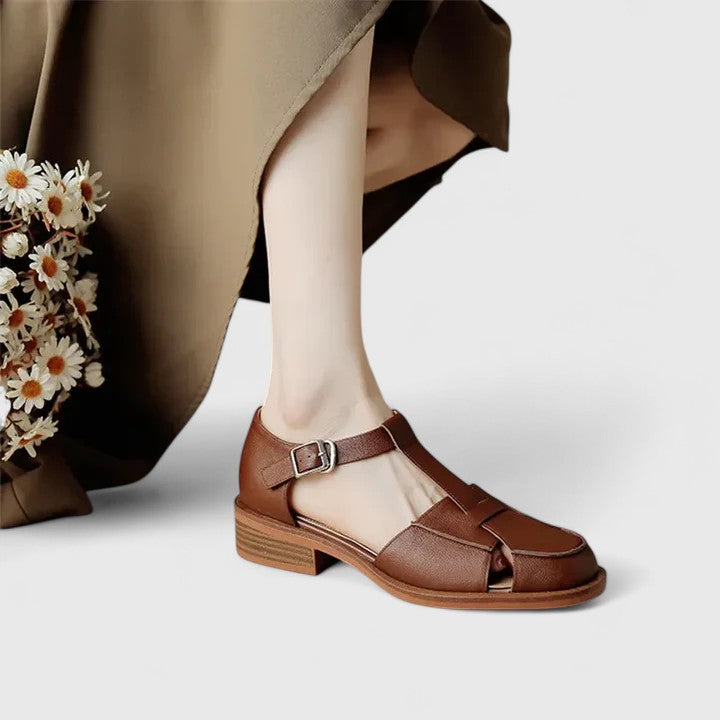 Low-heeled sandals for women