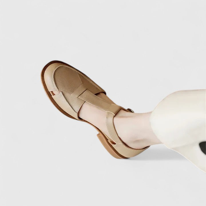 Low-heeled sandals for women