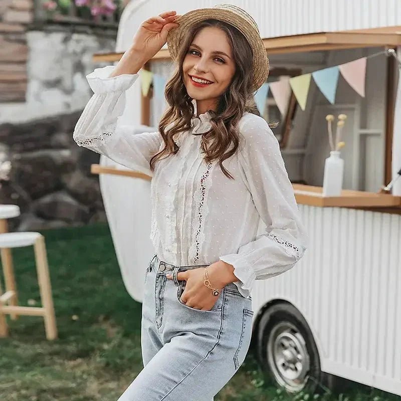 Chemise à Col Montant avec Détails en Dentelle pour Femme - Emilia Lane