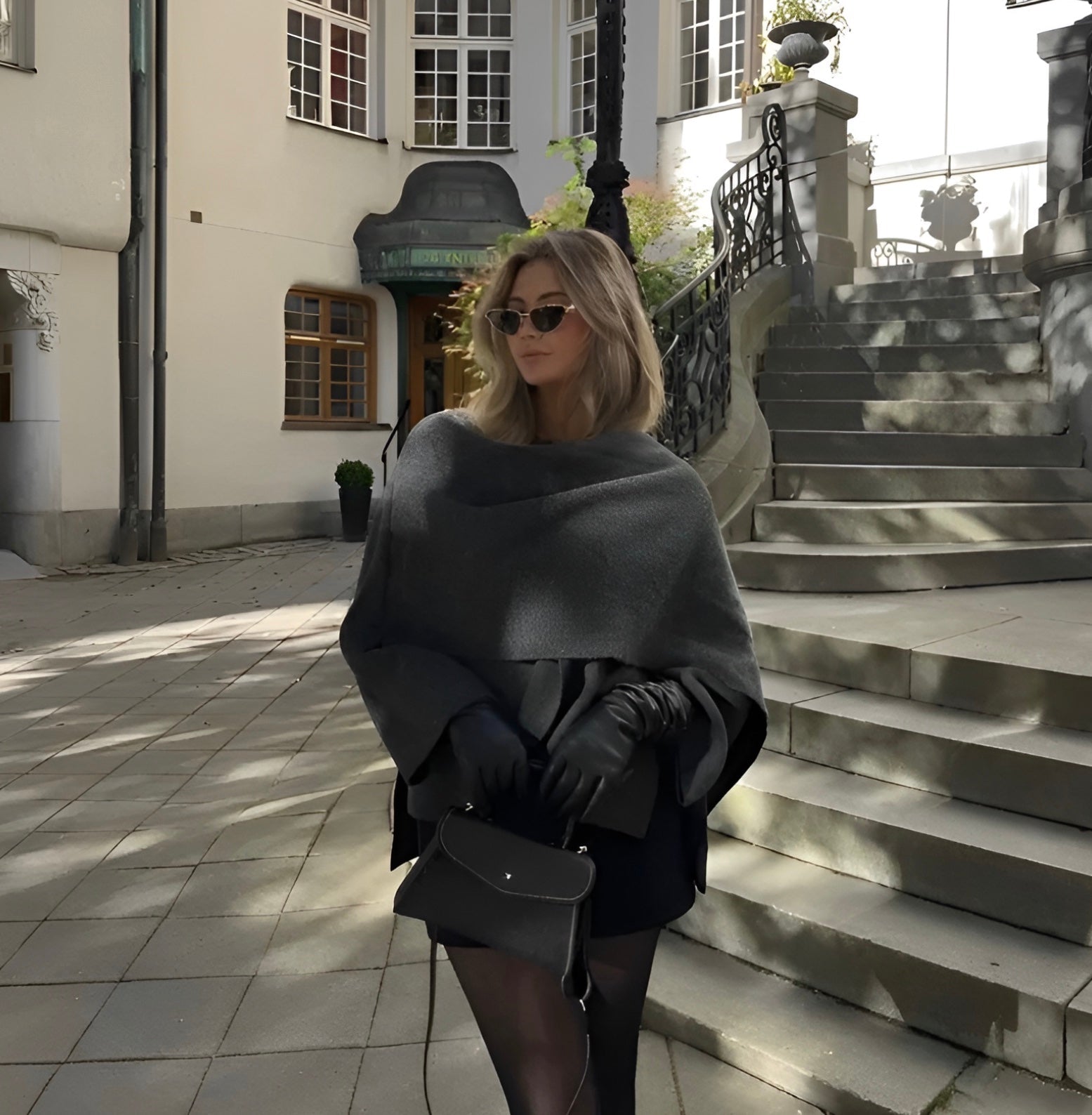 Poncho Asymétrique en Laine pour Femme - Emilia Lane
