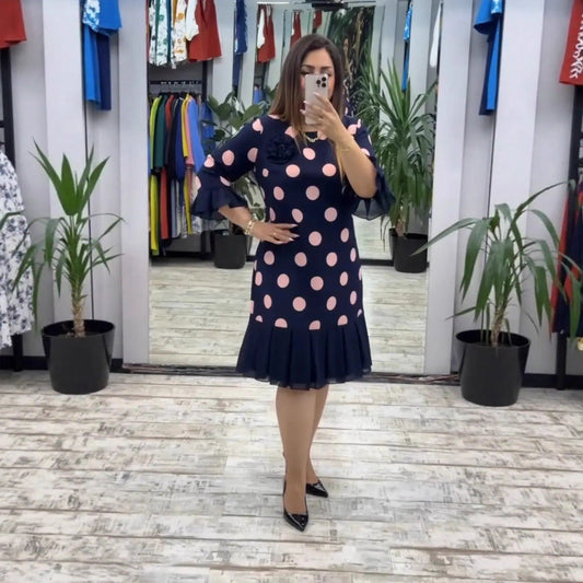 Robe Plissée Pois Pink Navy Coupe Ajustée - Emilia Lane